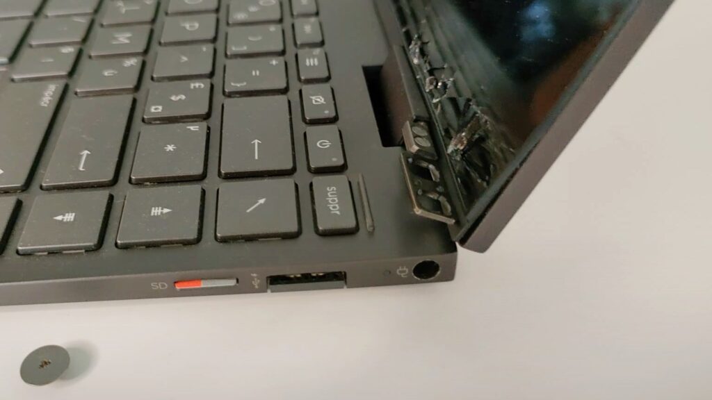 HP laptop - broken hinge on screen and laptop chassis